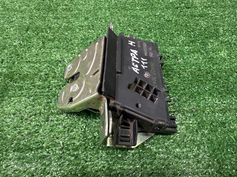 Замок крышки багажника Opel Astra H