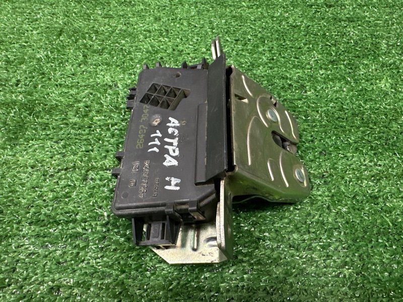 Замок крышки багажника Opel Astra H