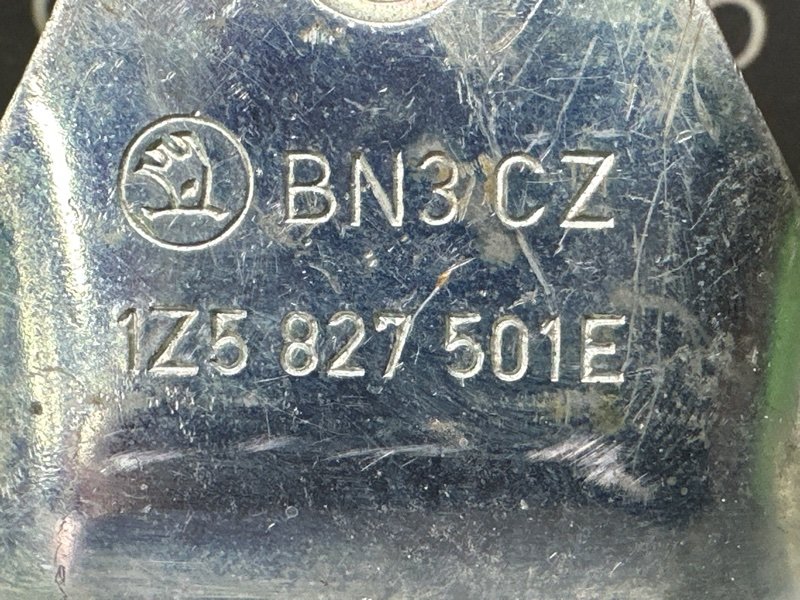 Замок крышки багажника Skoda Octavia A5