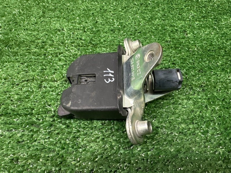 Замок крышки багажника Skoda Octavia A5