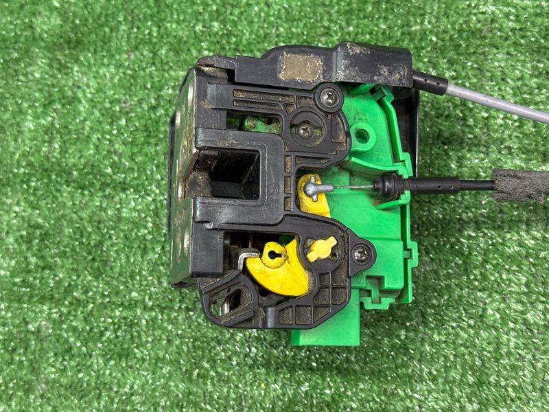 Замок двери Hyundai Solaris 1