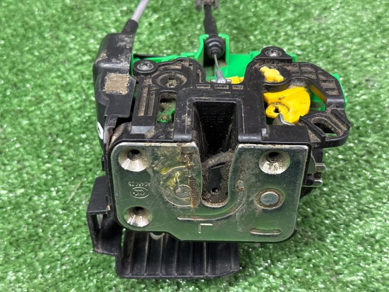 Замок двери Hyundai Solaris 1