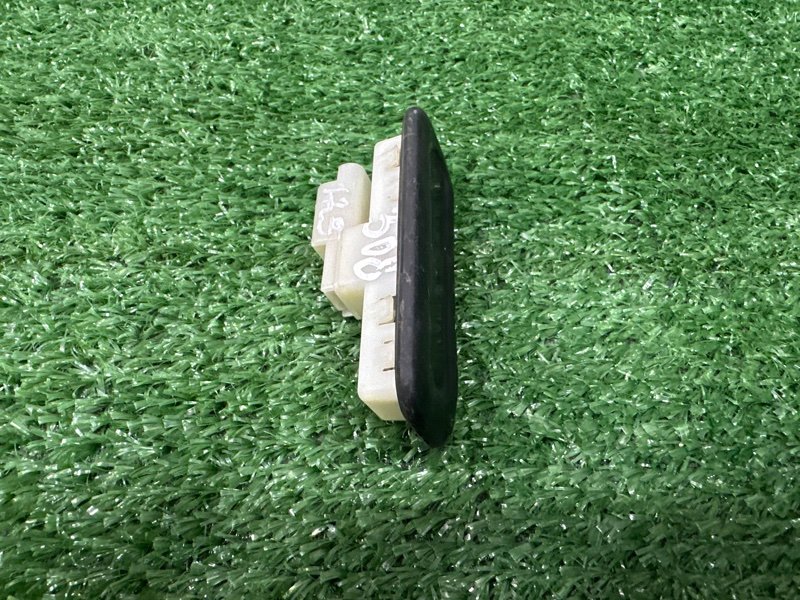 Кнопка открывания багажника Peugeot 308