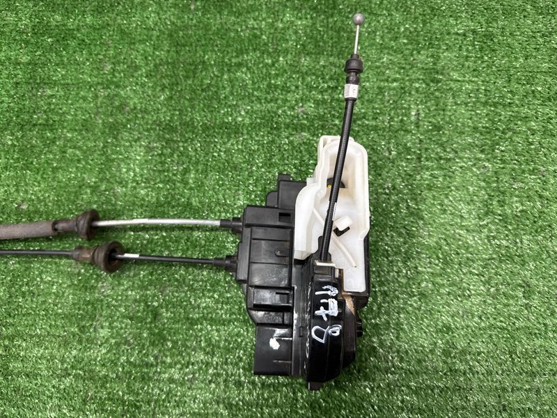 Замок двери Hyundai Santa Fe