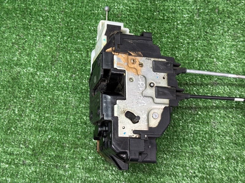 Замок двери Hyundai Santa Fe