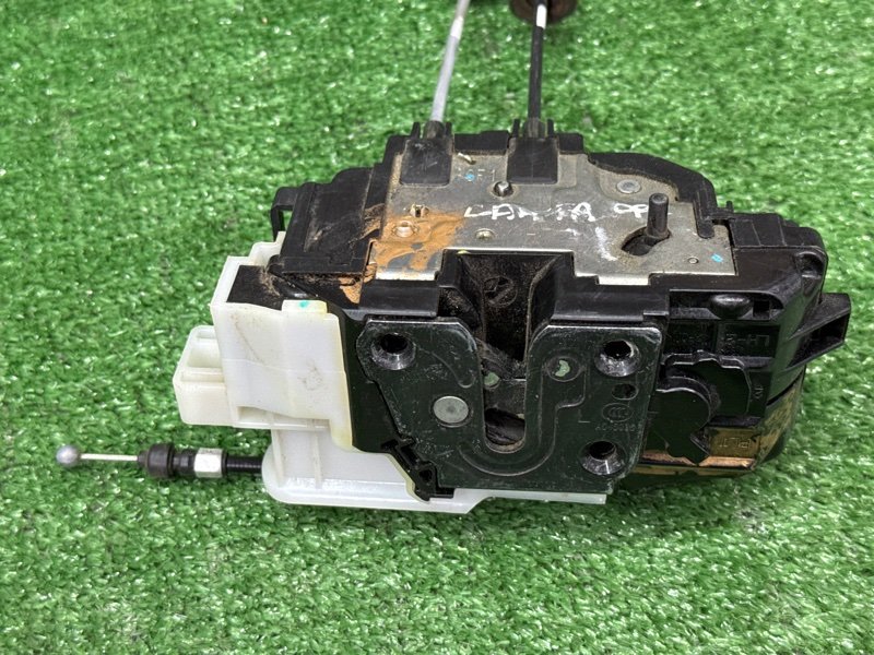 Замок двери Hyundai Santa Fe