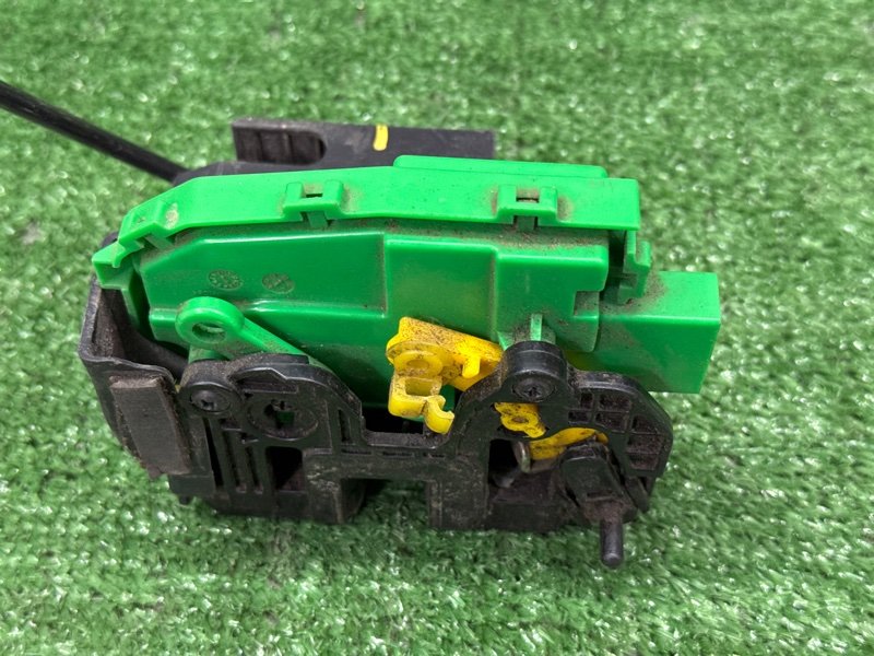 Замок двери Hyundai Solaris 1