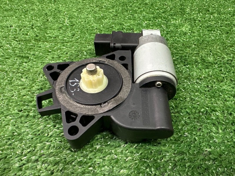 Мотор стеклоподъемника Mazda 3 BK