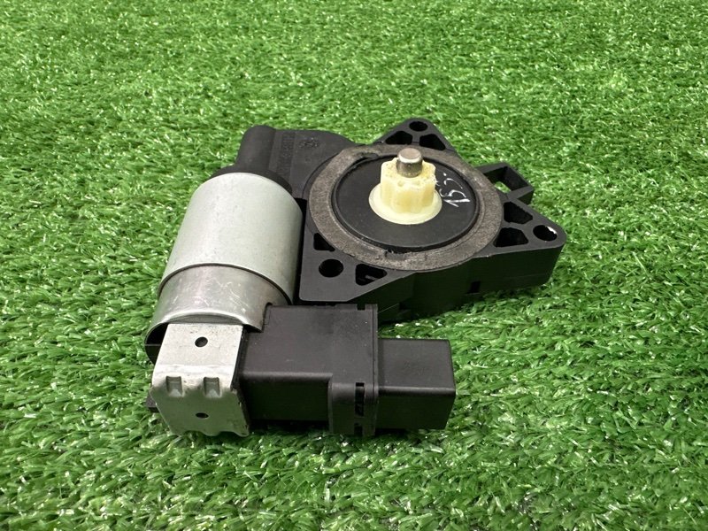 Мотор стеклоподъемника Mazda 3 BK