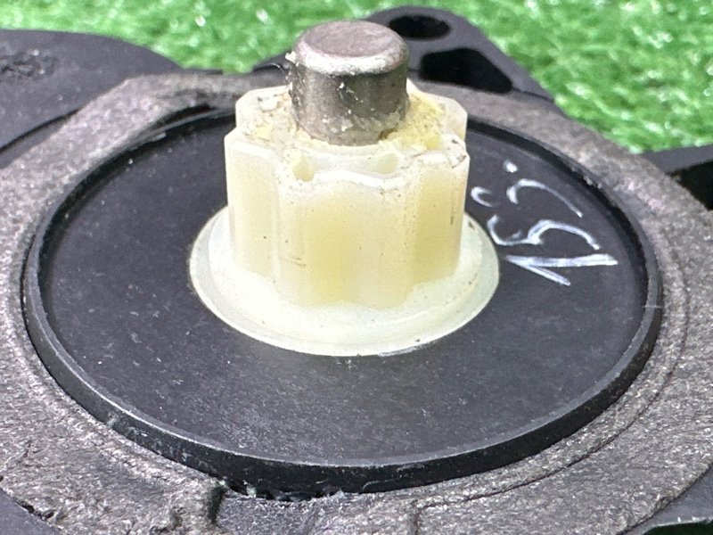 Мотор стеклоподъемника Mazda 3 BK