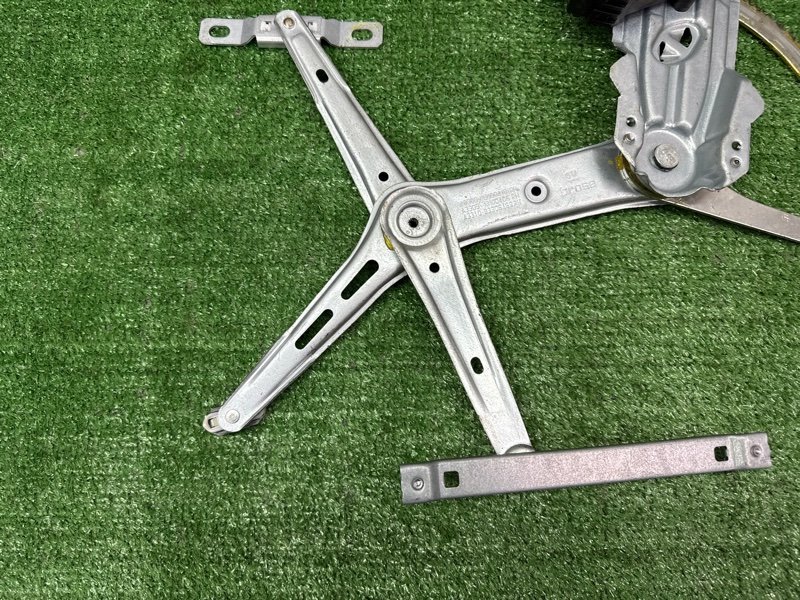 Механизм стеклоподъёмника с мотором Opel Astra