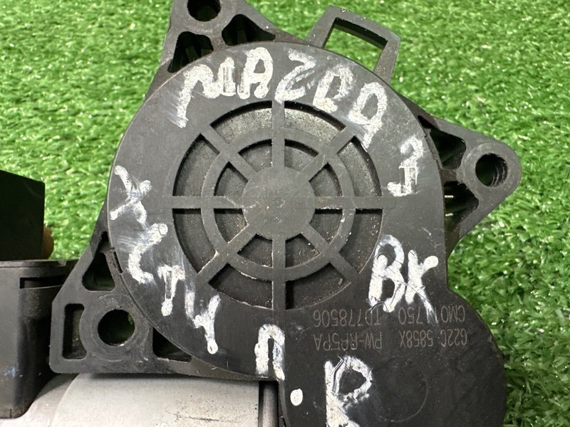 Мотор стеклоподъемника Mazda 3 BK