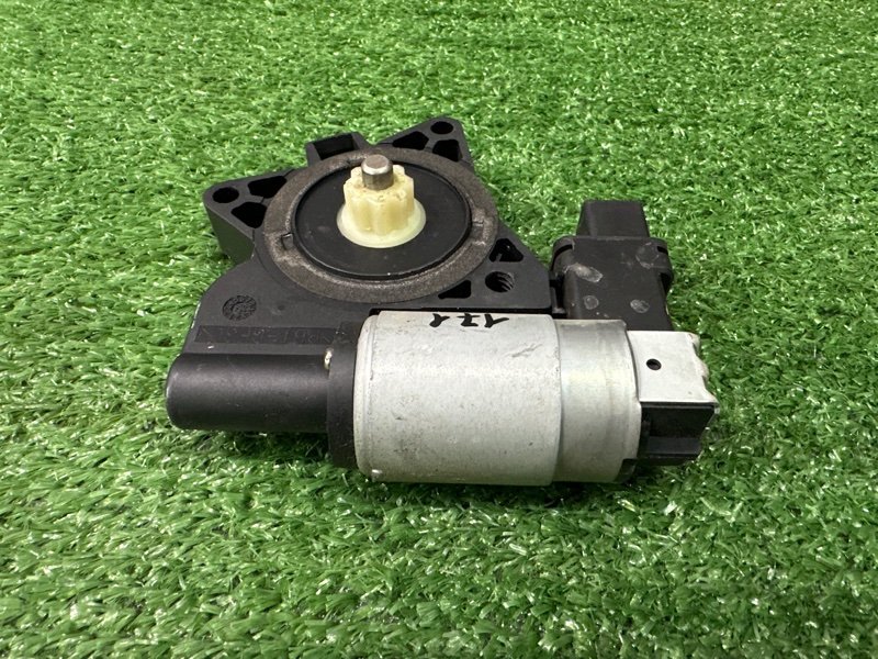 Мотор стеклоподъемника Mazda 3 BK