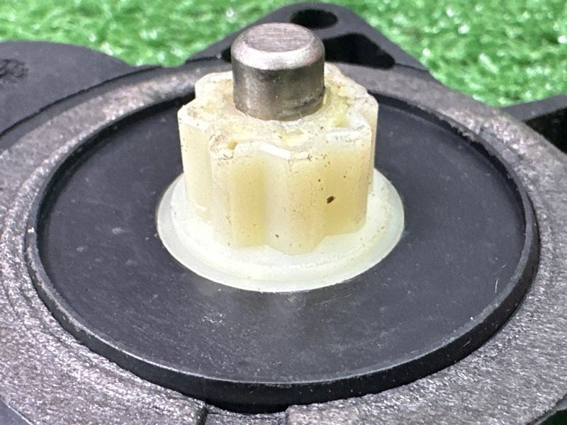 Мотор стеклоподъемника Mazda 3 BK