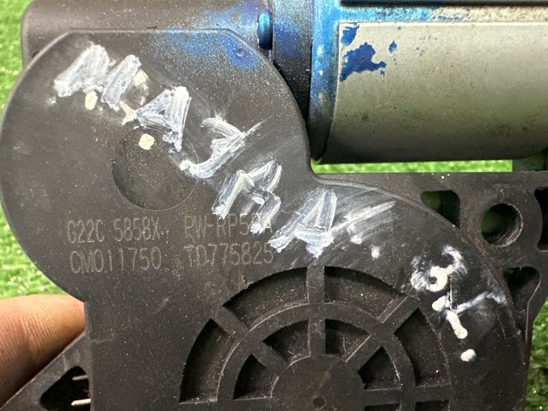 Мотор стеклоподъемника Mazda 3 BK