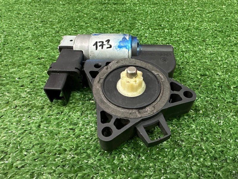 Мотор стеклоподъемника Mazda 3 BK