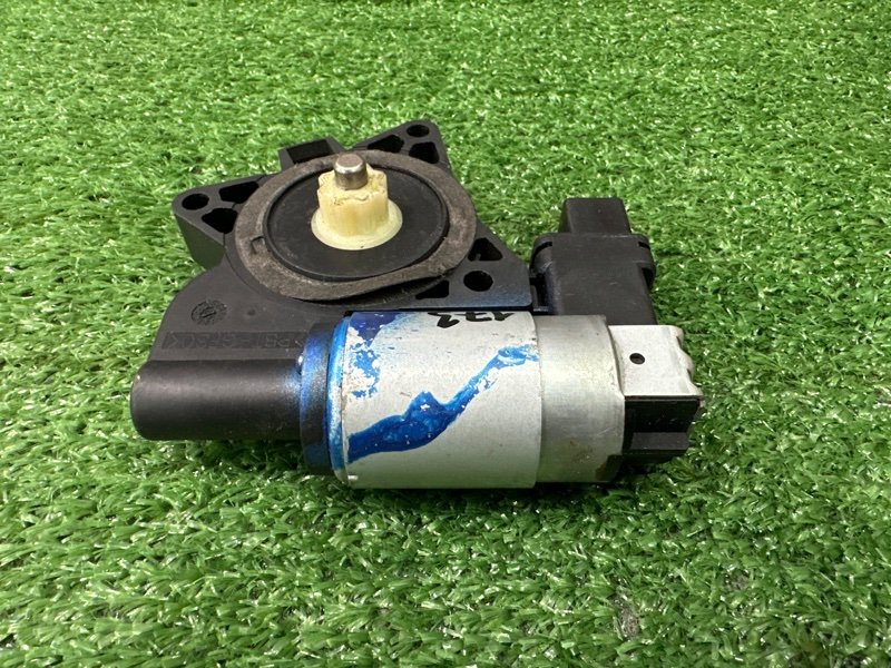 Мотор стеклоподъемника Mazda 3 BK