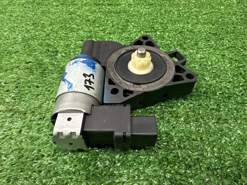 Мотор стеклоподъемника Mazda 3 BK