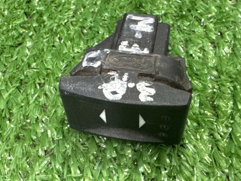 Кнопка стеклоподъемника Ford Mondeo 3