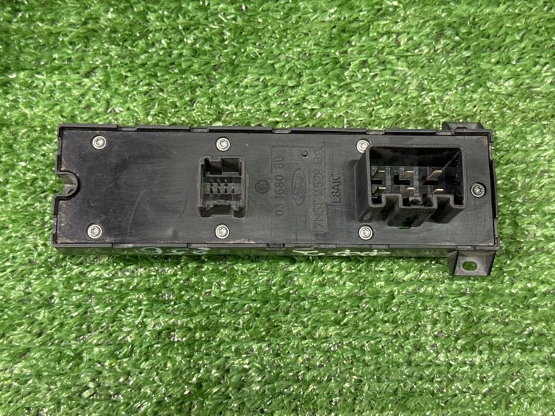 Блок управления стеклоподъемником Ford Focus 2