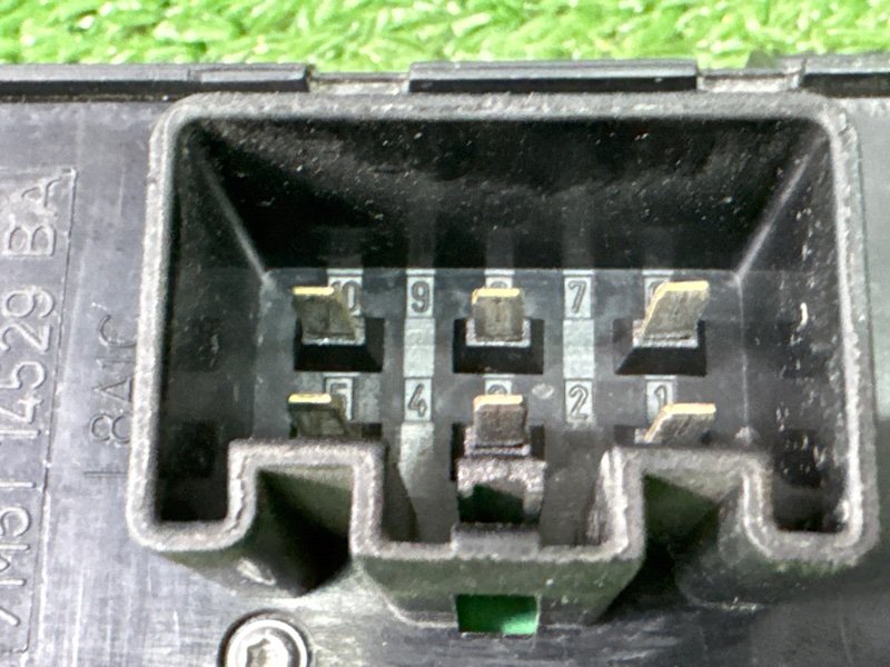 Блок управления стеклоподъемником Ford Focus 2