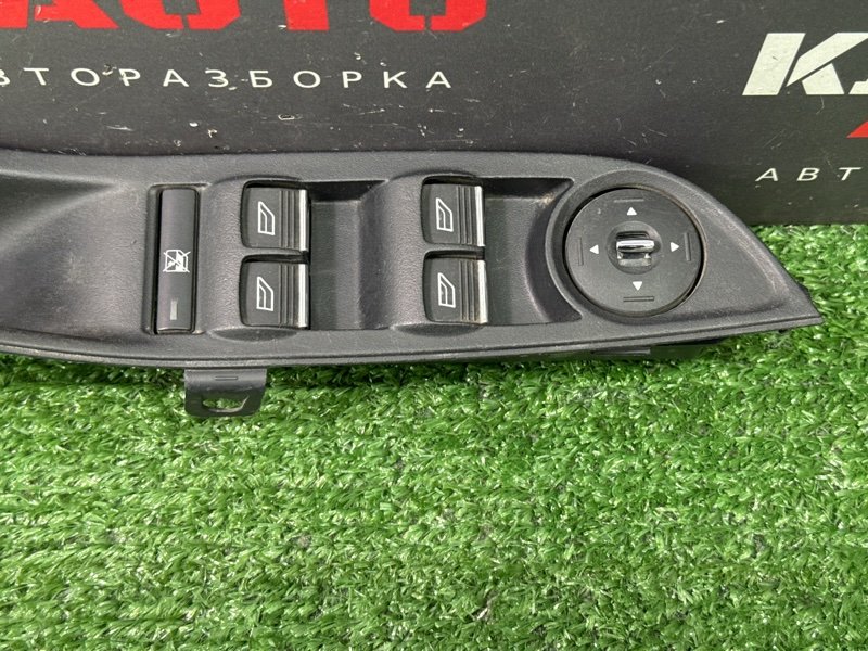 Блок управления стеклоподъемниками Ford Focus 3