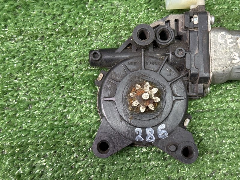 Мотор стеклоподъемника Kia Cerato 1