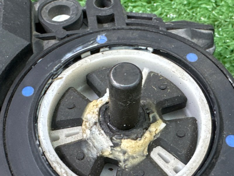 Мотор стеклоподъемника Hyundai Santa Fe