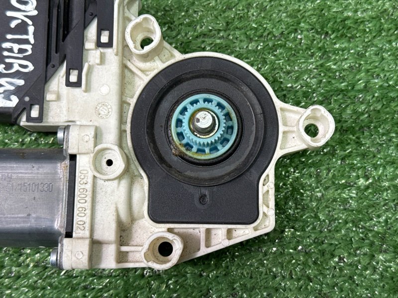 Мотор стеклоподъемника Skoda Octavia A5