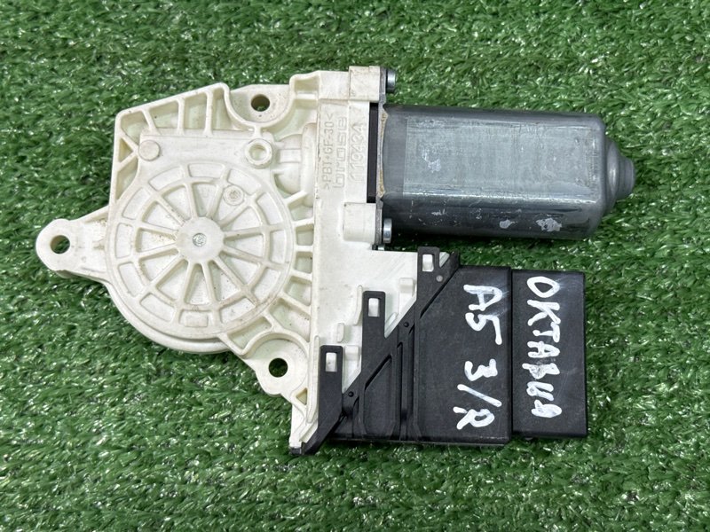 Мотор стеклоподъемника Skoda Octavia