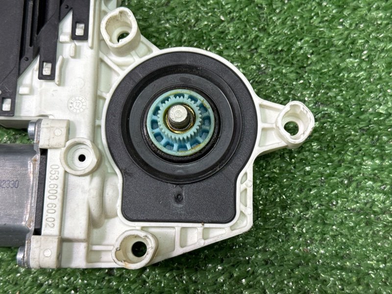 Мотор стеклоподъемника Skoda Octavia A5