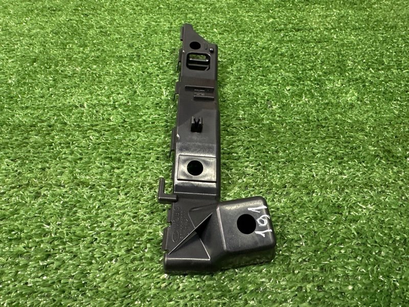 Кронштейн бампера Kia Ceed 1