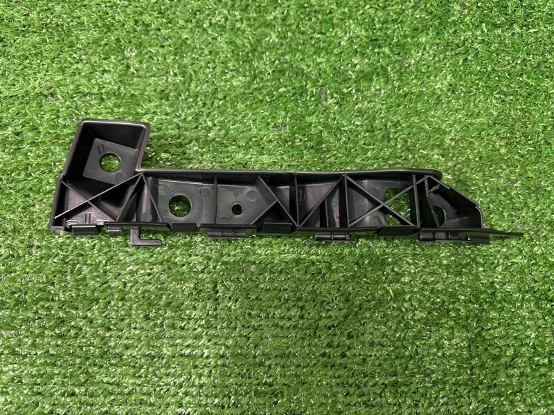 Кронштейн бампера Kia Ceed 1