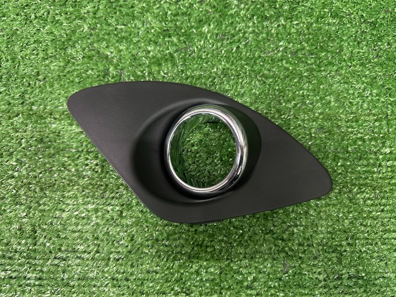 Накладка противотуманной фары Kia Ceed 1