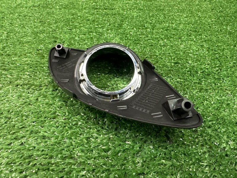 Накладка противотуманной фары Kia Ceed 1