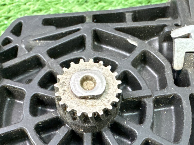 Мотор люка Opel Corsa