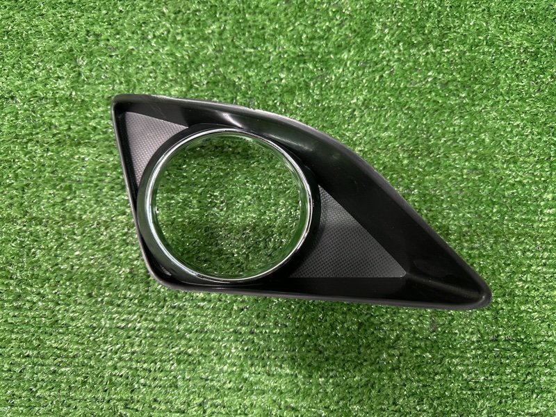 Накладка противотуманной фары Toyota Auris