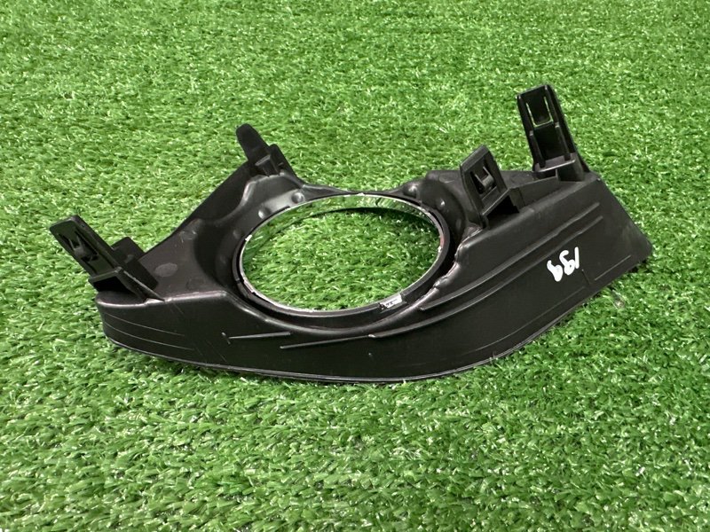 Накладка противотуманной фары Toyota Auris