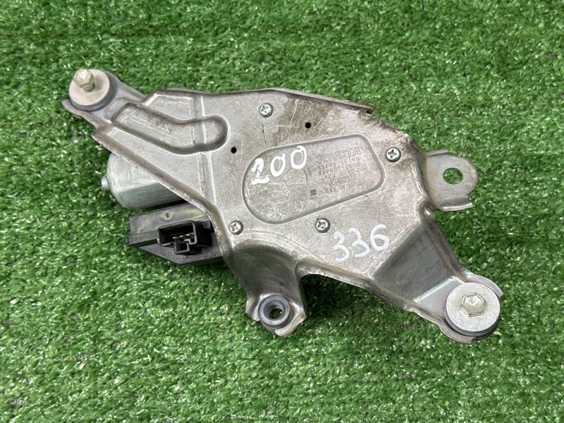 Мотор стеклоочистителя заднего стекла Toyota Land Cruiser 200