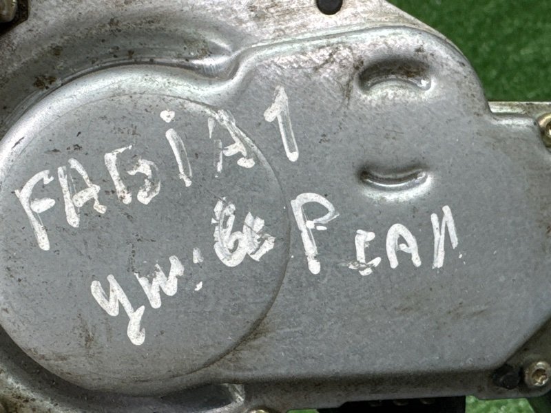 Мотор стеклоочистителя заднего стекла Skoda Fabia 1