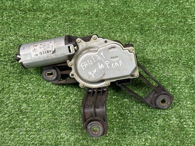 Мотор стеклоочистителя заднего стекла Skoda Fabia 1