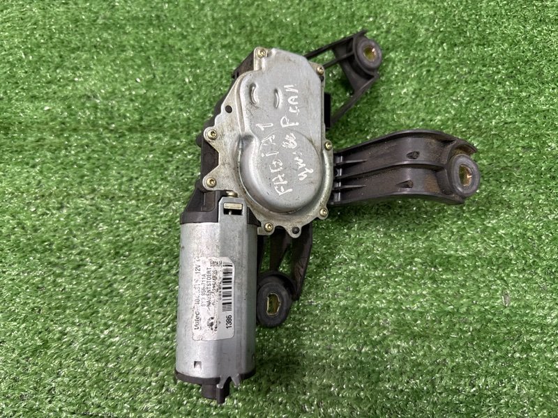 Мотор стеклоочистителя заднего стекла Skoda Fabia 1