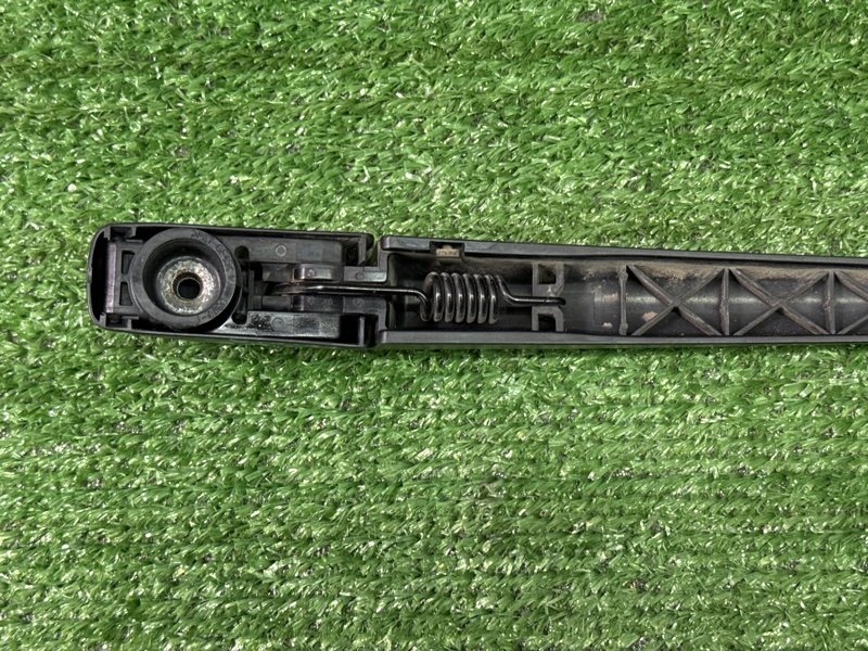 Поводок дворника заднего Toyota Land Cruiser 200