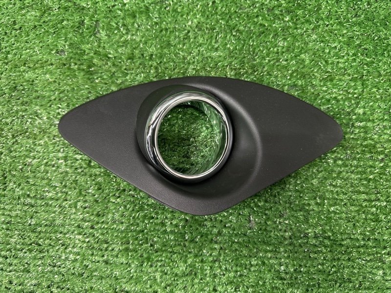 Накладка противотуманной фары Kia Ceed 1