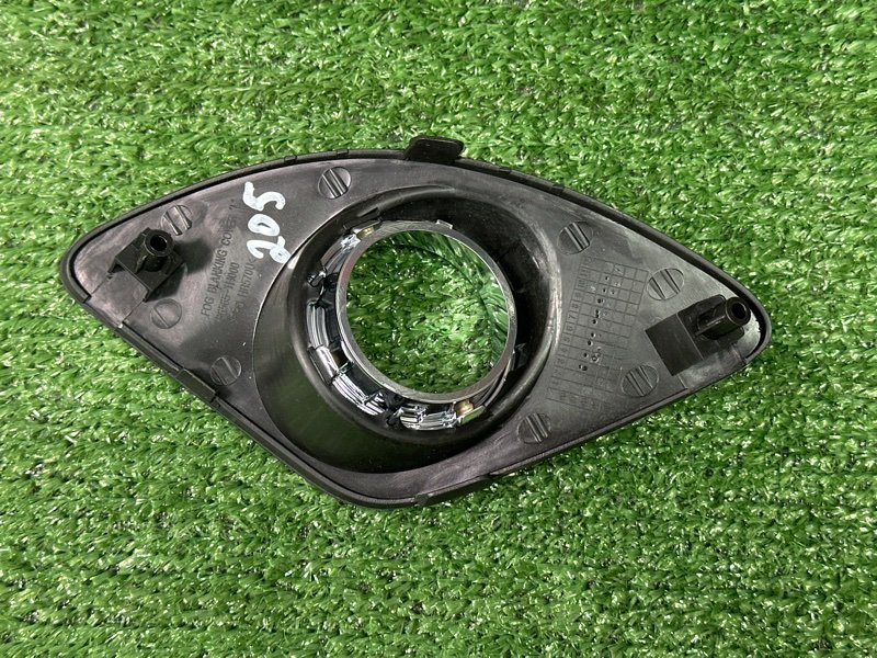 Накладка противотуманной фары Kia Ceed 1