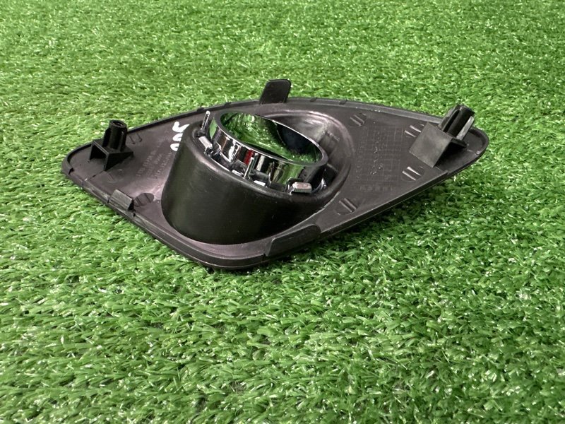 Накладка противотуманной фары Kia Ceed 1