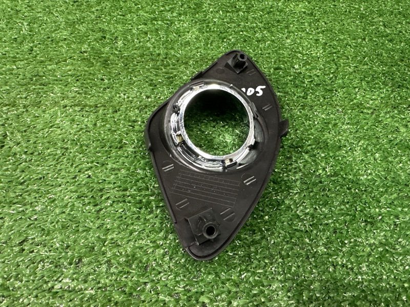 Накладка противотуманной фары Kia Ceed 1