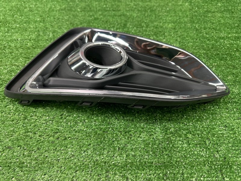 Накладка противотуманной фары Hyundai Solaris 2