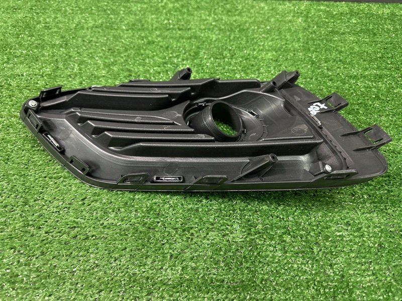 Накладка противотуманной фары Hyundai Solaris 2