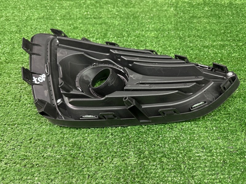 Накладка противотуманной фары Hyundai Solaris 2